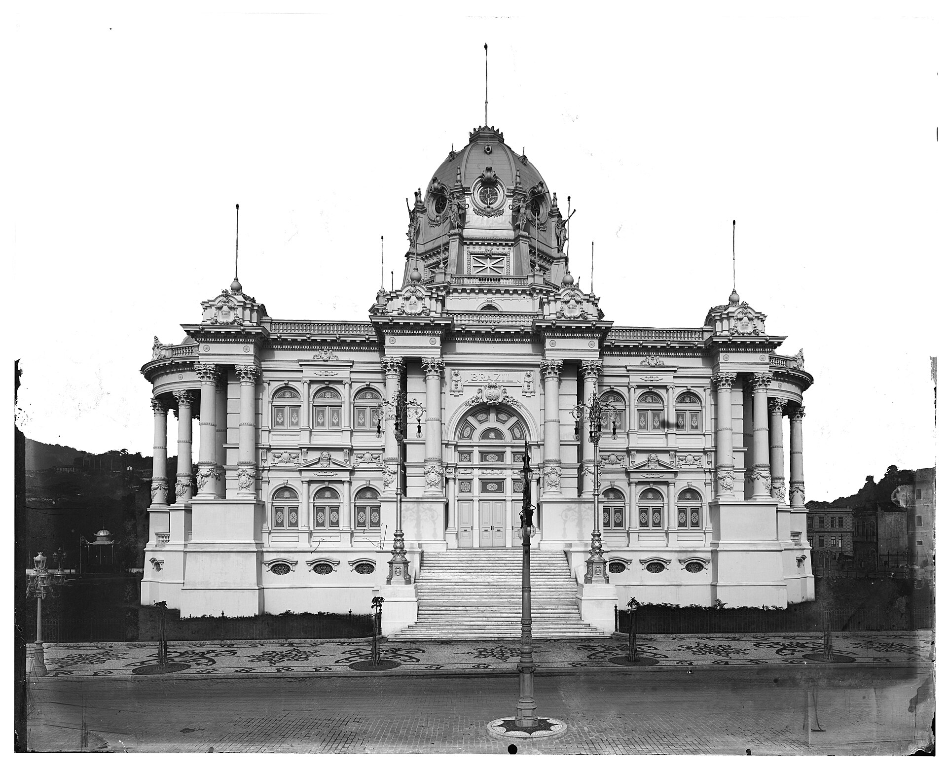 Imagem de referência relacionada a Palácio Monroe, item descrito como edifício em Rio de Janeiro, Brasil