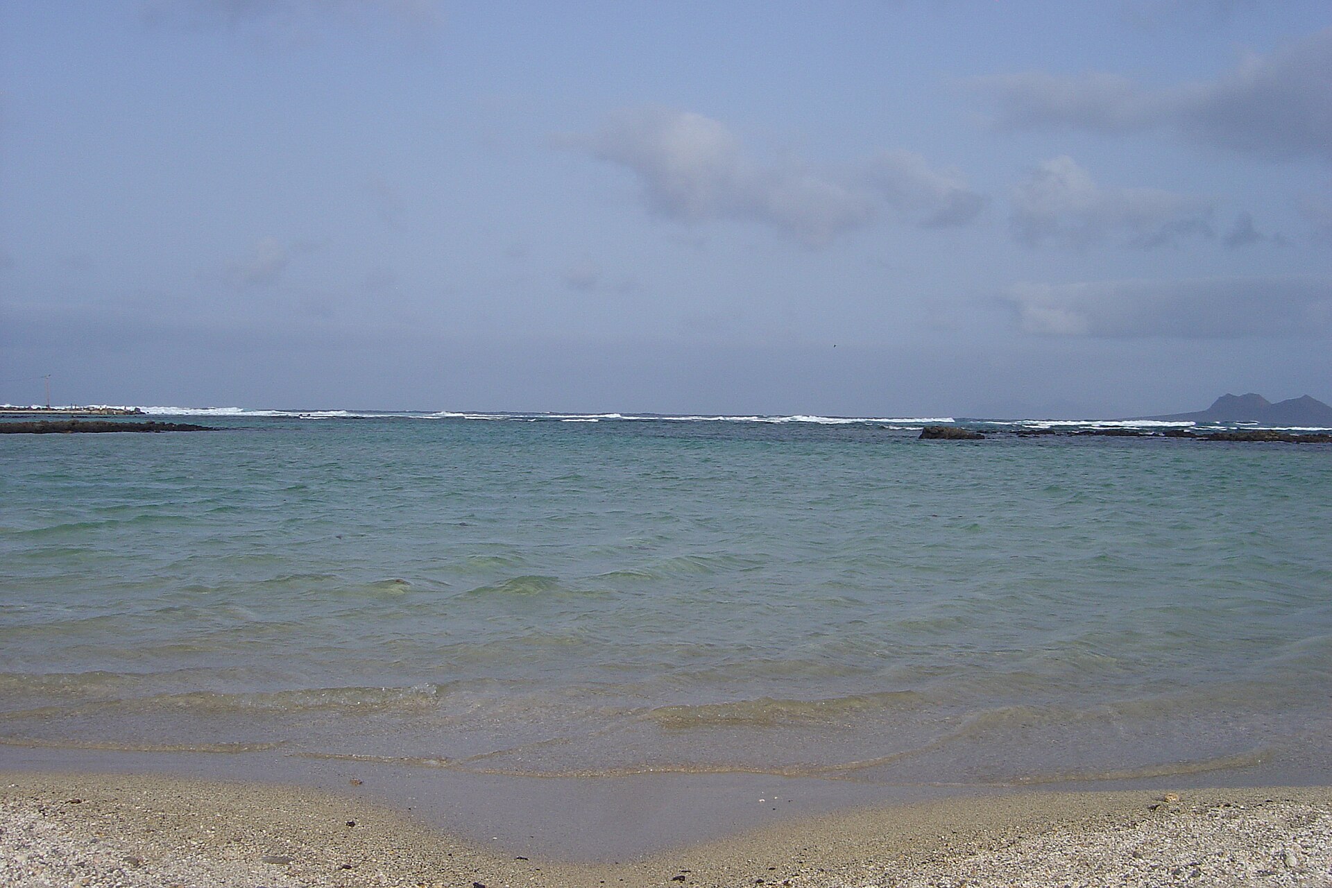 Imagem de referência relacionada a Baía das Gatas, item descrito como vila na ilha de São Vicente, Cabo Verde