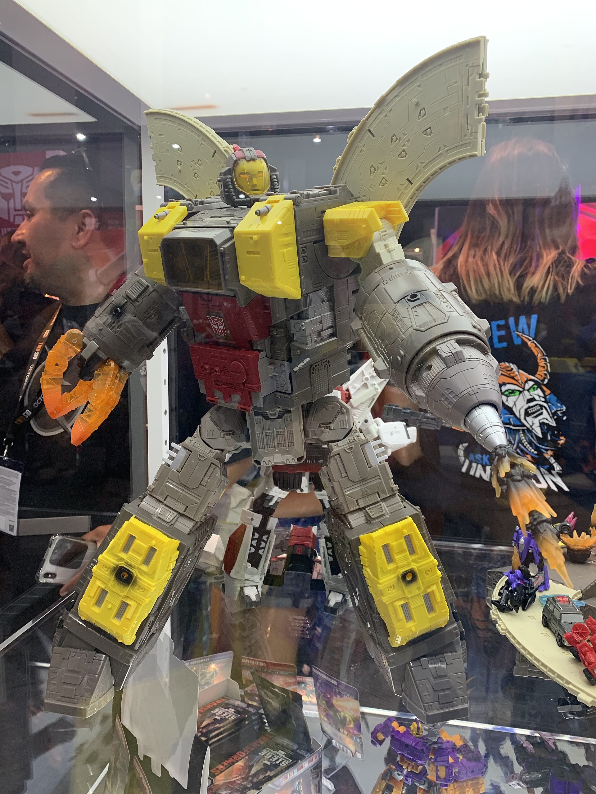 Imagem de referência relacionada a Transformers, item descrito como franquia da Hasbro