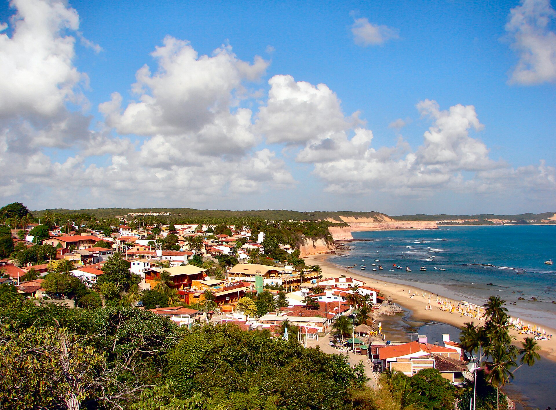 Imagem de referência relacionada a Praia de Pipa, item descrito como praia do município de Tibau do Sul, Rio Grande do Norte