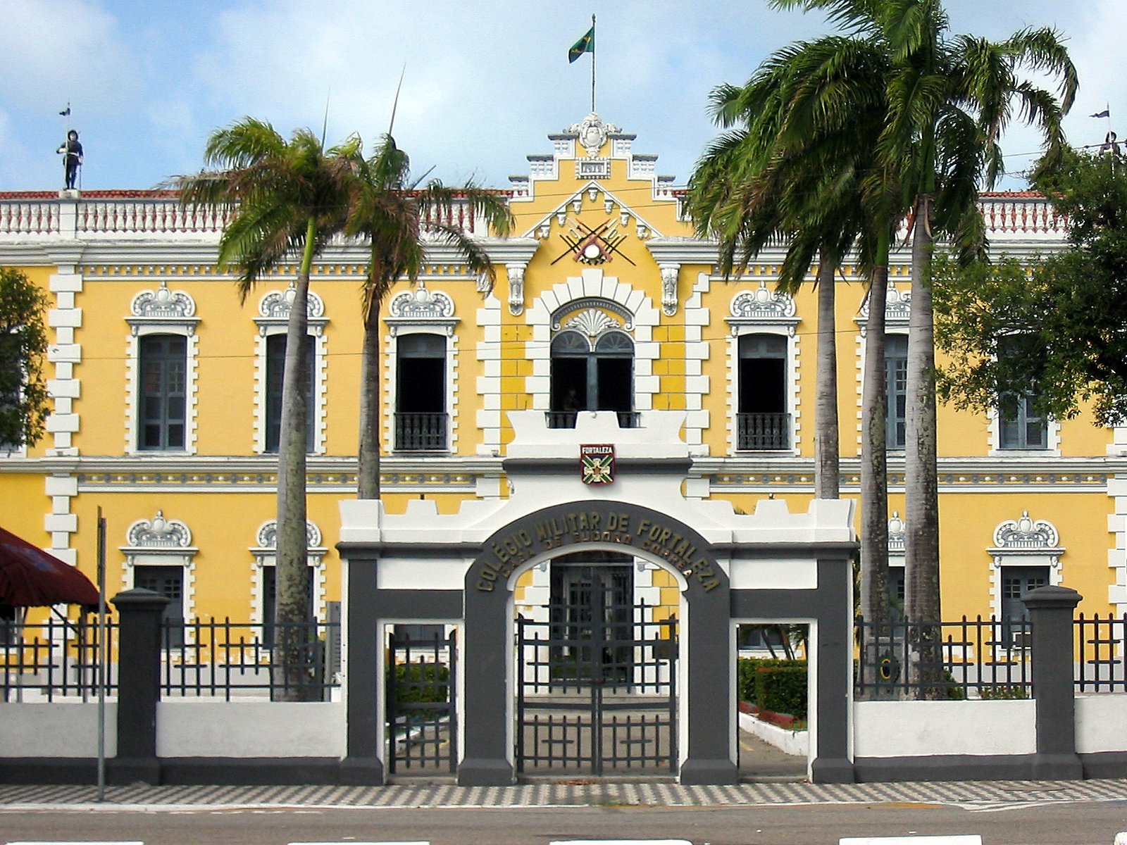 Imagem de referência relacionada a Colégio Militar de Fortaleza, item descrito como instituição militar de ensino localizada em Fortaleza