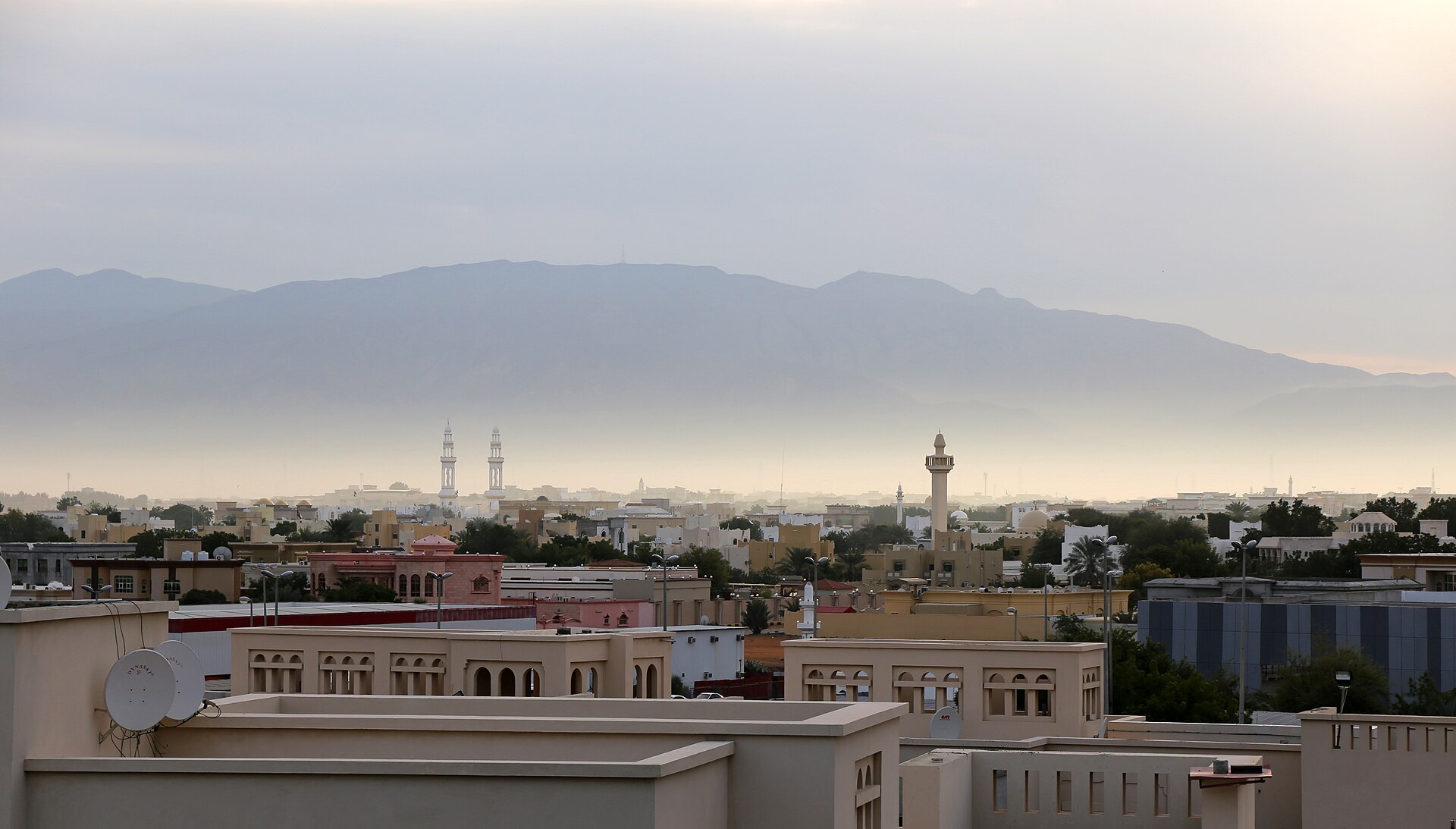 Imagem de referência relacionada a Ras al-Khaimah, item descrito como cidade dos Emirados Árabes Unidos, capital de Emirados de Ras al-Khaïmah