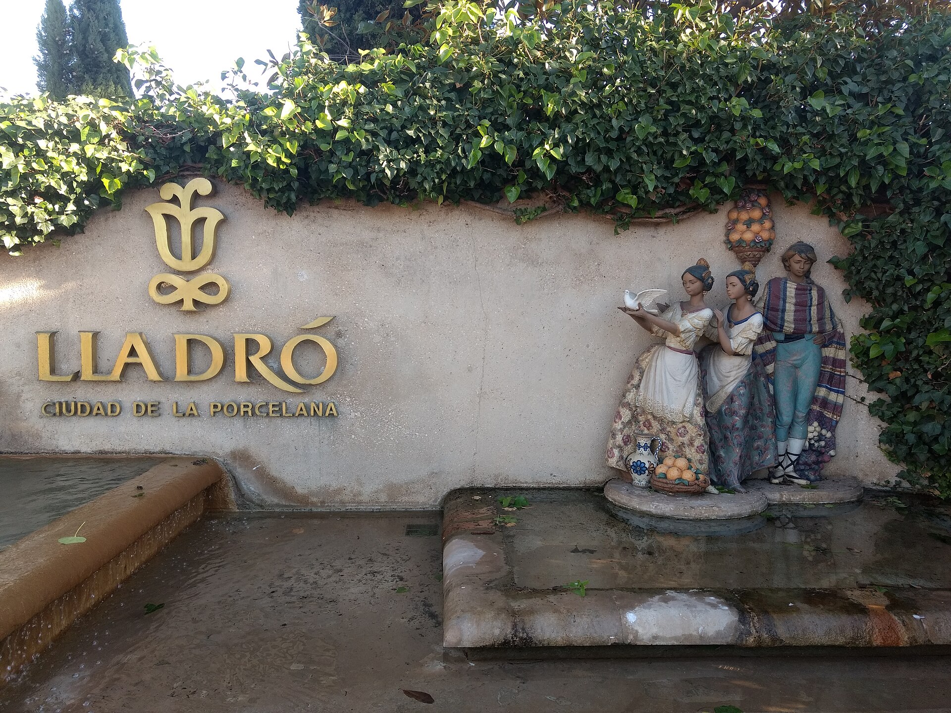 Imagem de referência relacionada a Lladró, item descrito como registro de referência sobre Lladró, organizado a partir de dados estruturados abertos