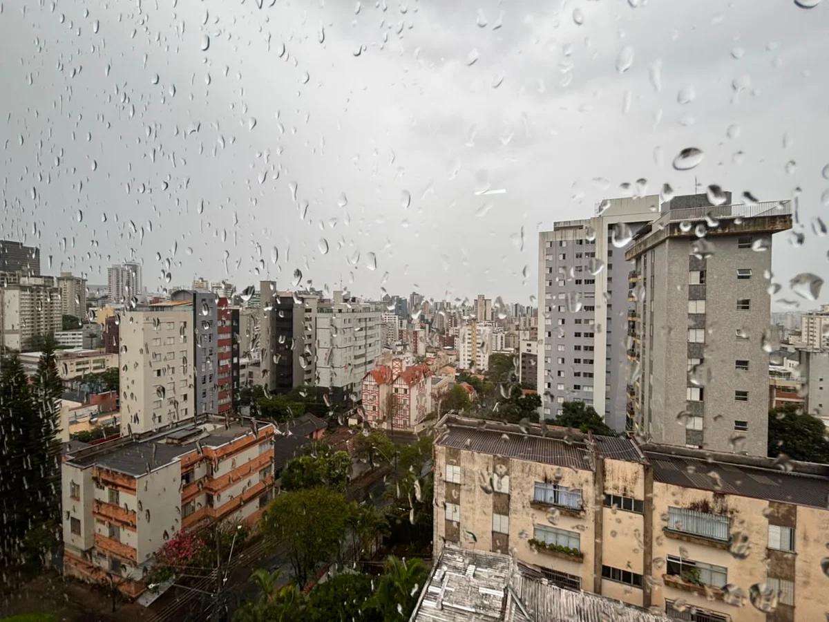 BH tem previsão de chuva forte e risco de deslizamentos nesta terça (15/9)