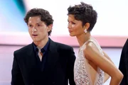 Zendaya aposta no corte pixie para o Emmy 2026; inspire-se no visual