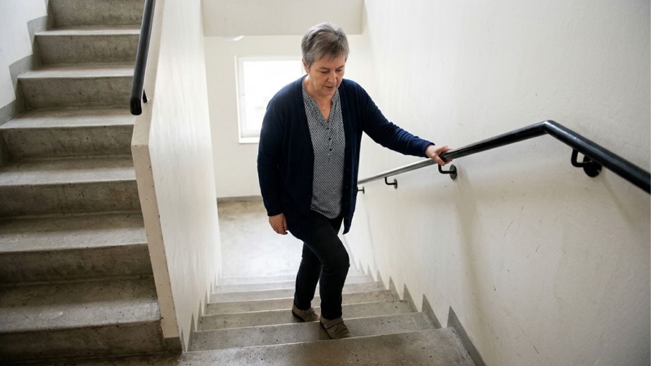 Levantar pesos é ótimo, mas estudos sobre atividade física mostram: “Subir e descer escadas pode acrescentar exercício vigoroso à rotina”